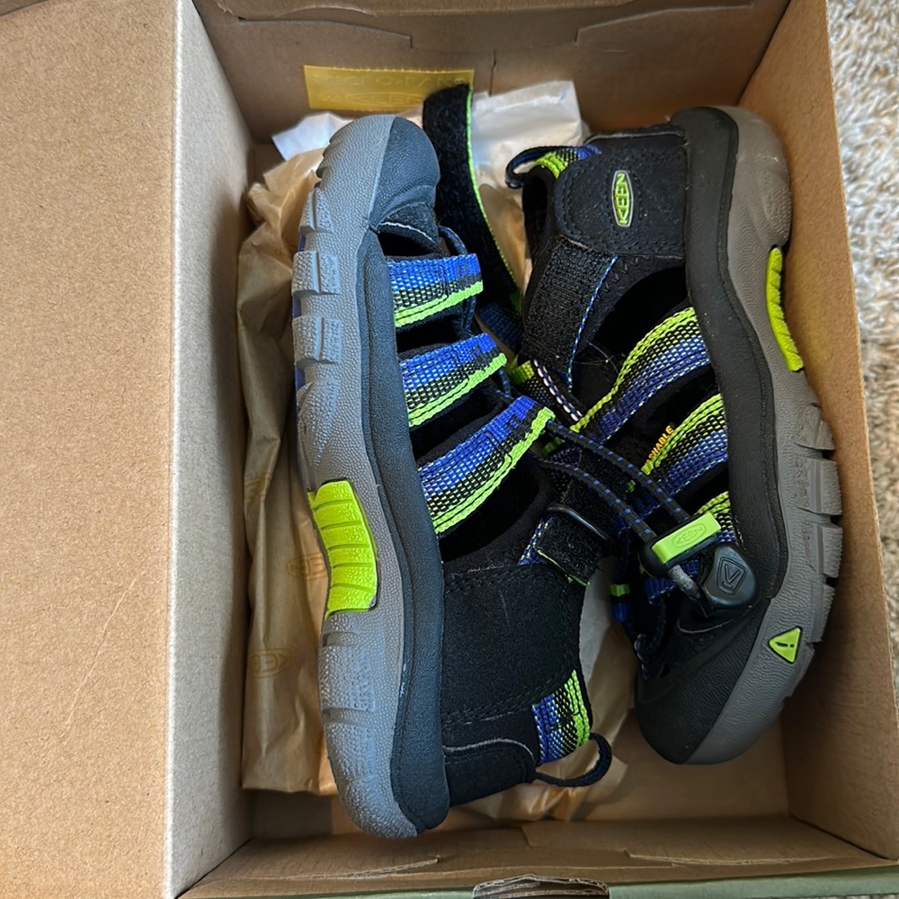 Little Kid’s Keen Sandals “Newport H2” size 11 LIKE NEW!!!